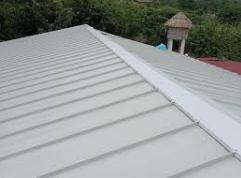 Cubierta Standing Seam sencilla terminada, vista exterior con caballete