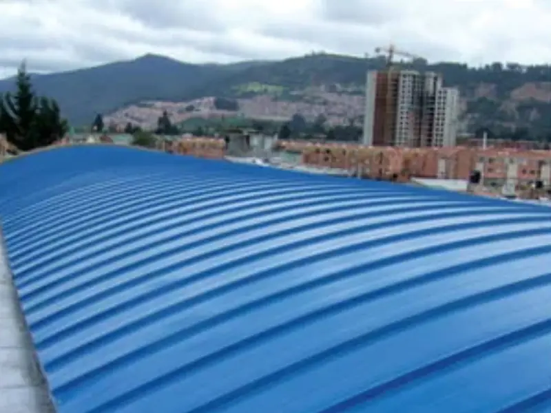 Teja Standing Seam sencilla: cubierta curva en azul
